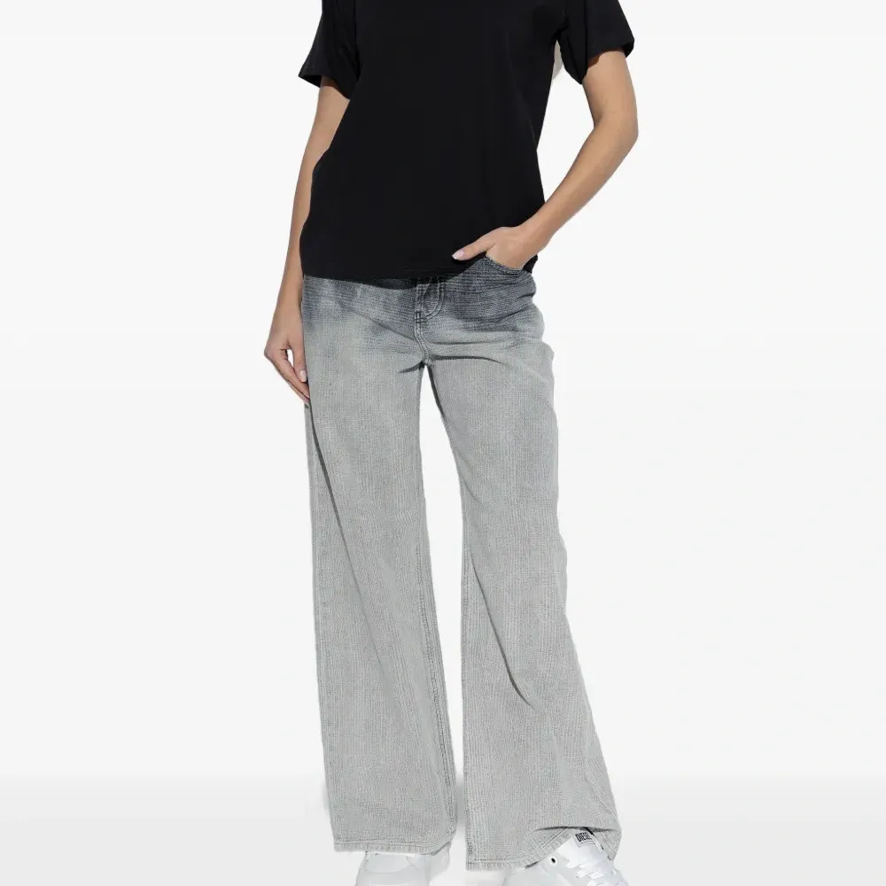 Кроссовки с панельным дизайном