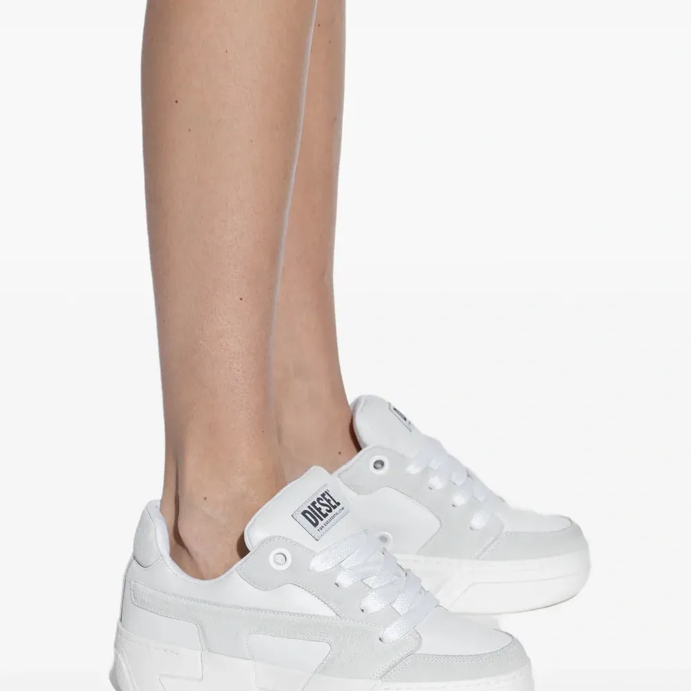 Кроссовки с панельным дизайном