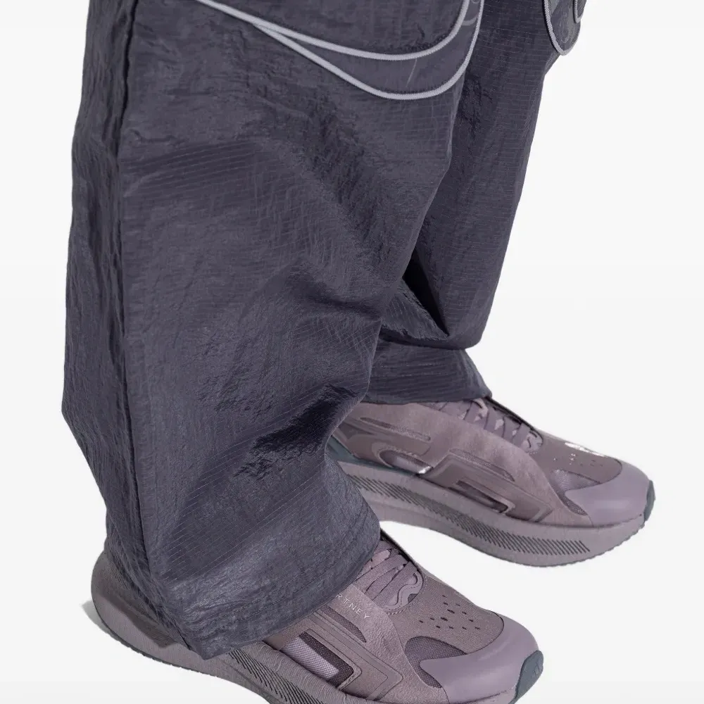 Кроссовки с панелями