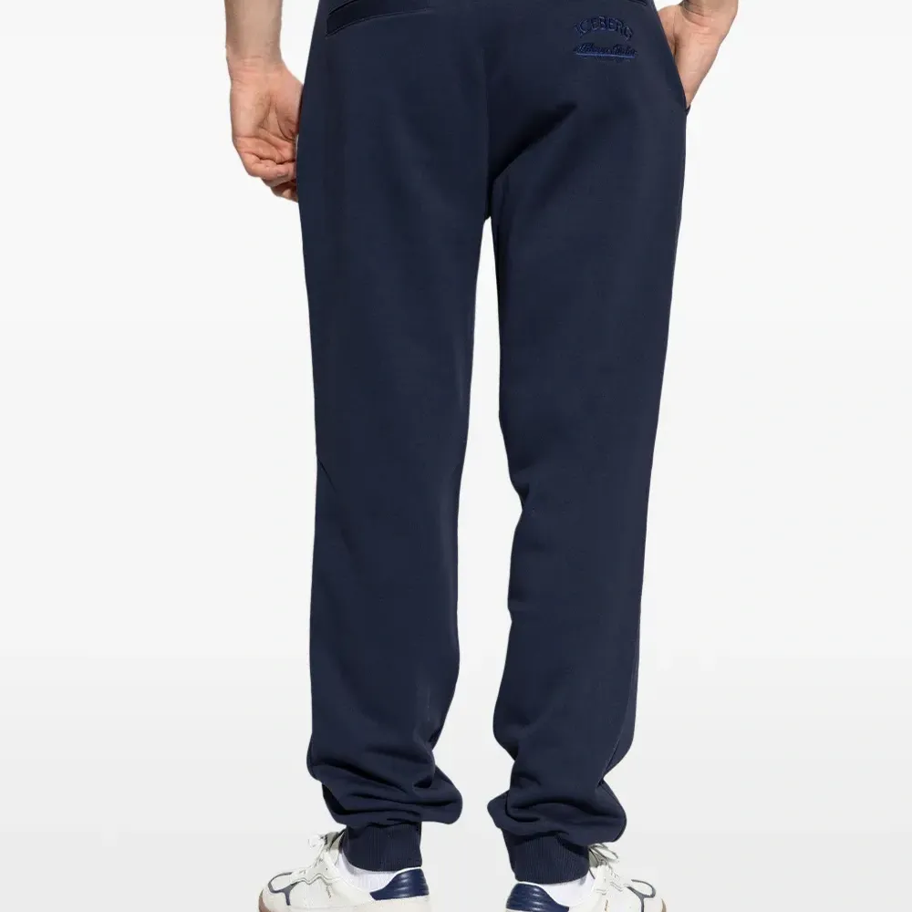 Спортивные брюки на завязках