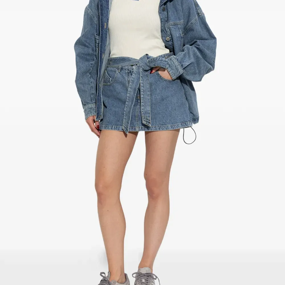 Кроссовки с полосатыми деталями