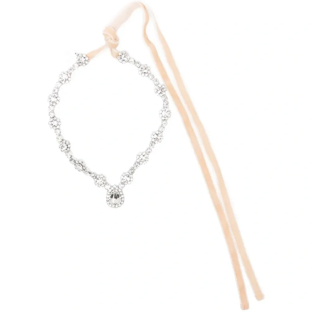 Ожерелье, украшенное кристаллами