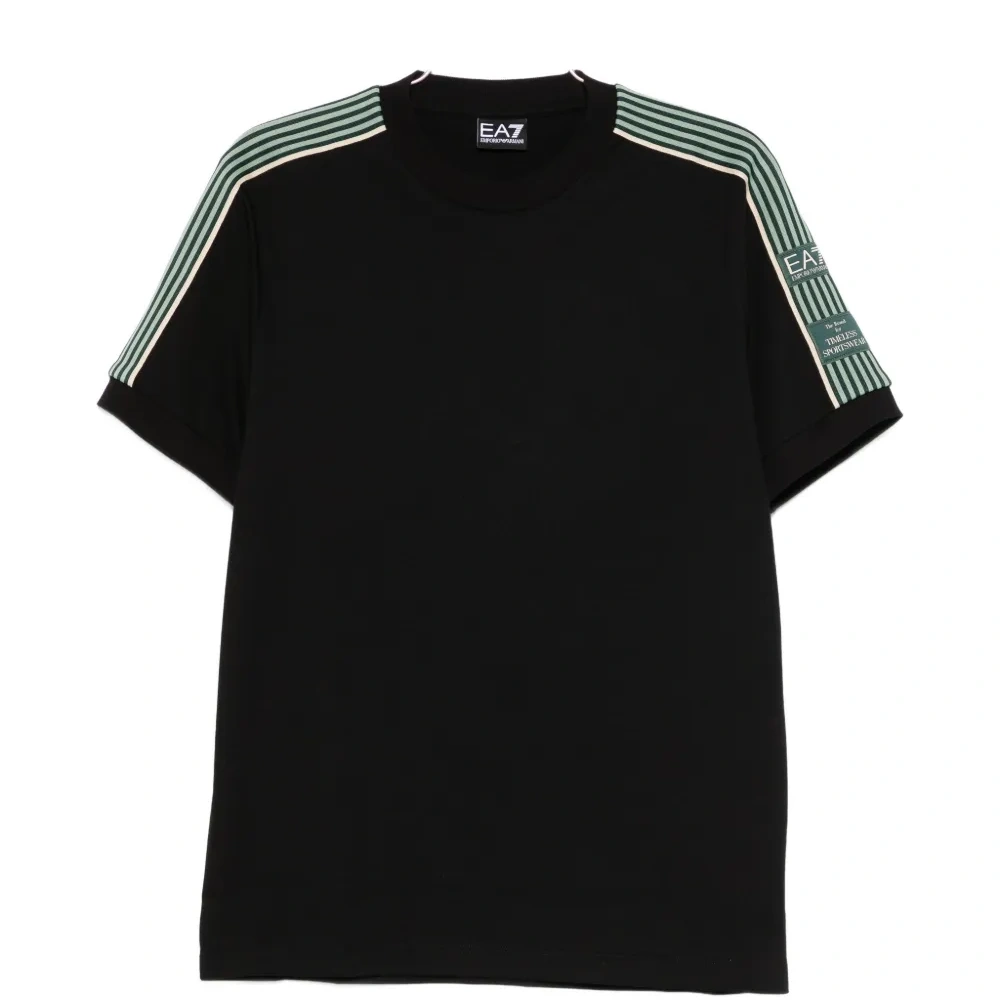 Футболка с полосатыми деталями