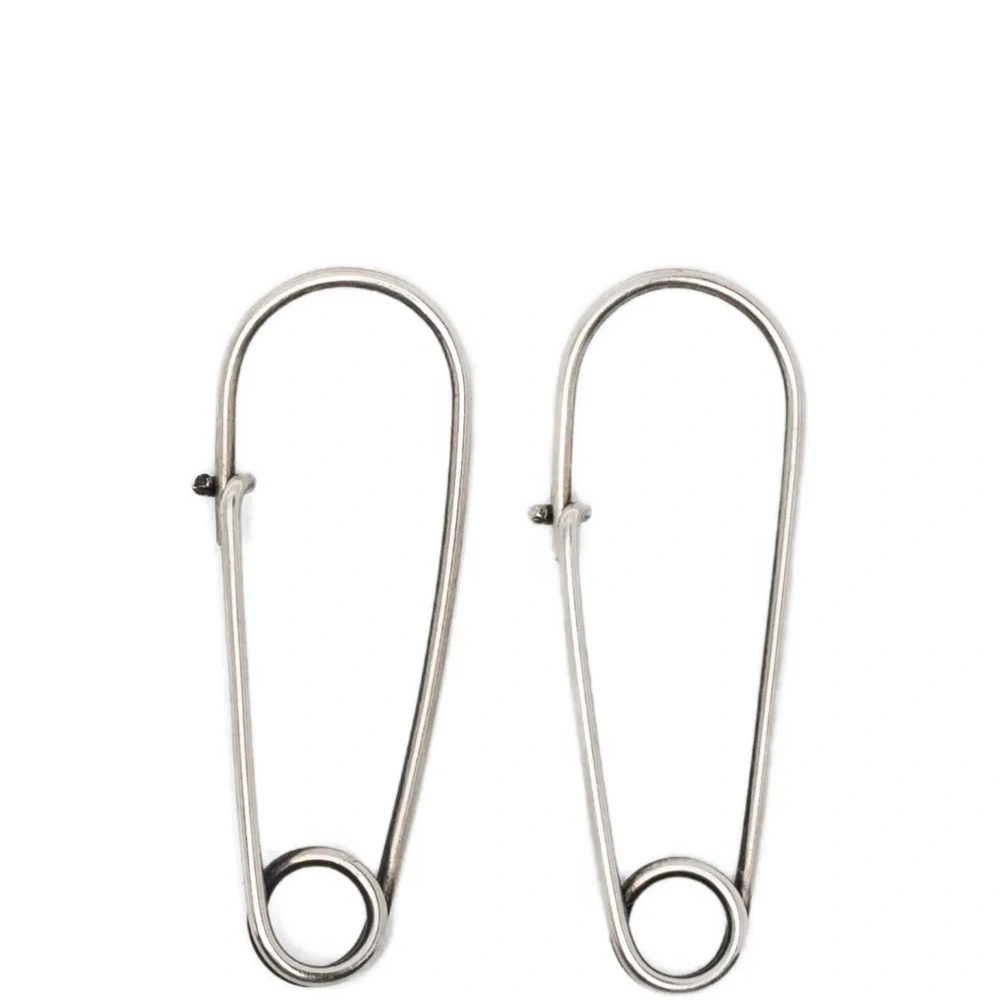 Изящные серьги в виде булавки