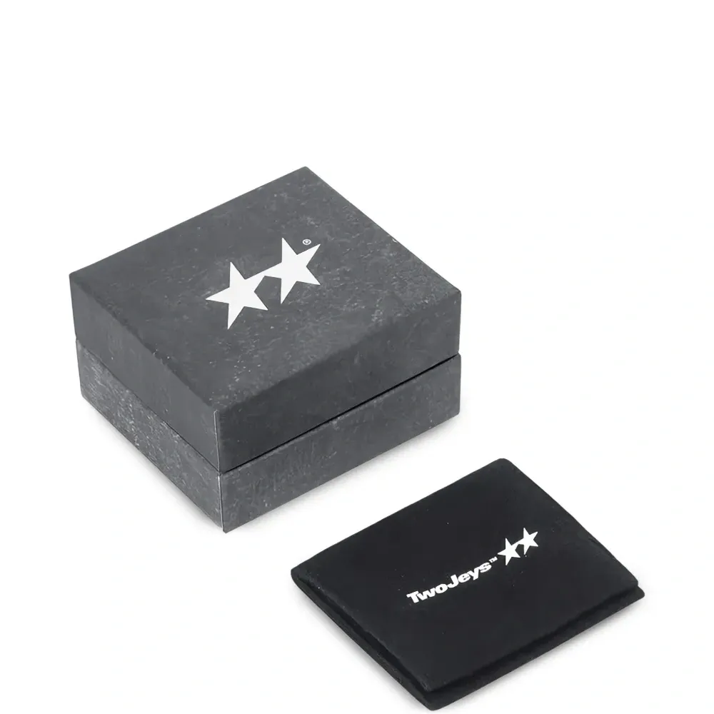 Кольцо из драгоценных металлов со звездой