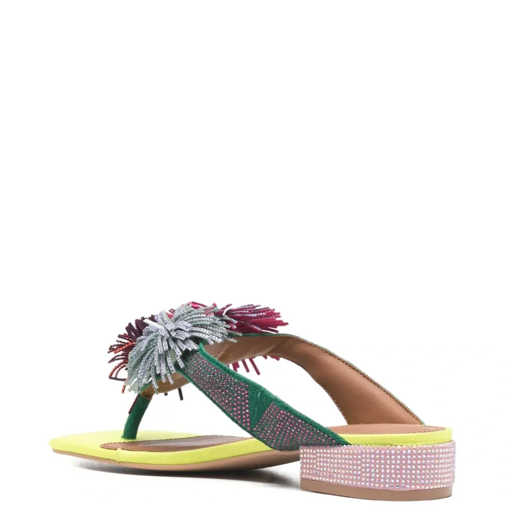 Туфли-лодочки с украшением из помпонов