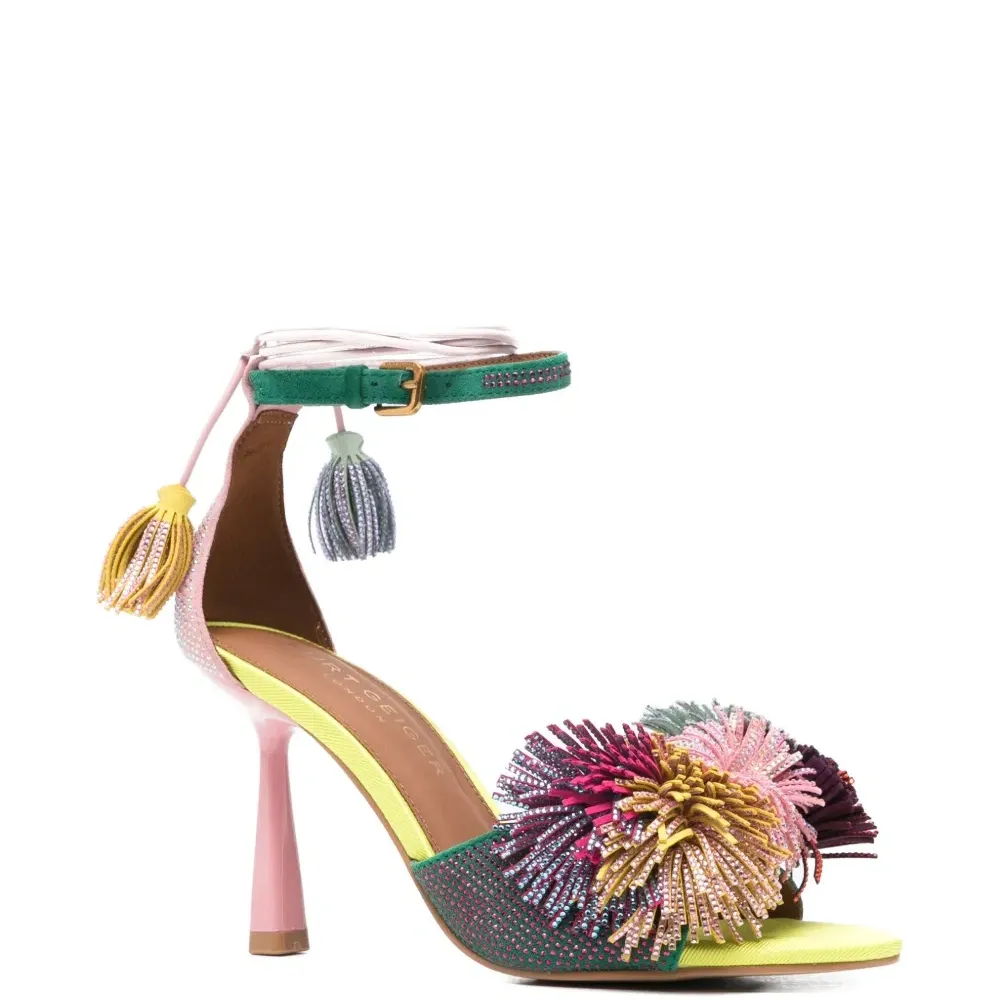 Босоножки на каблуке с украшением