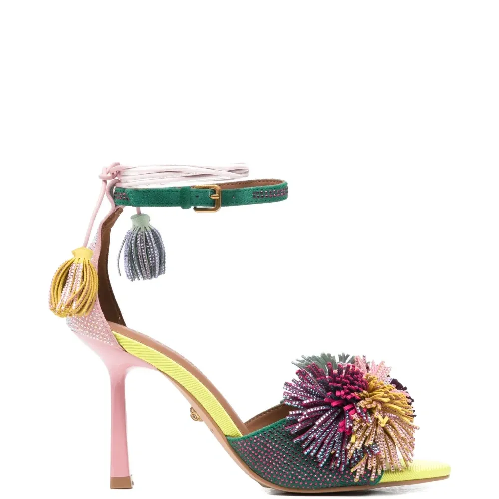 Босоножки на каблуке с украшением