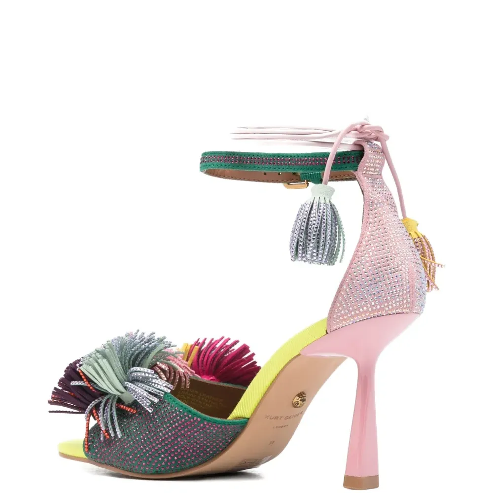 Босоножки на каблуке с украшением