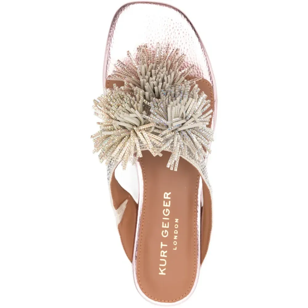 Декорированные сандалии