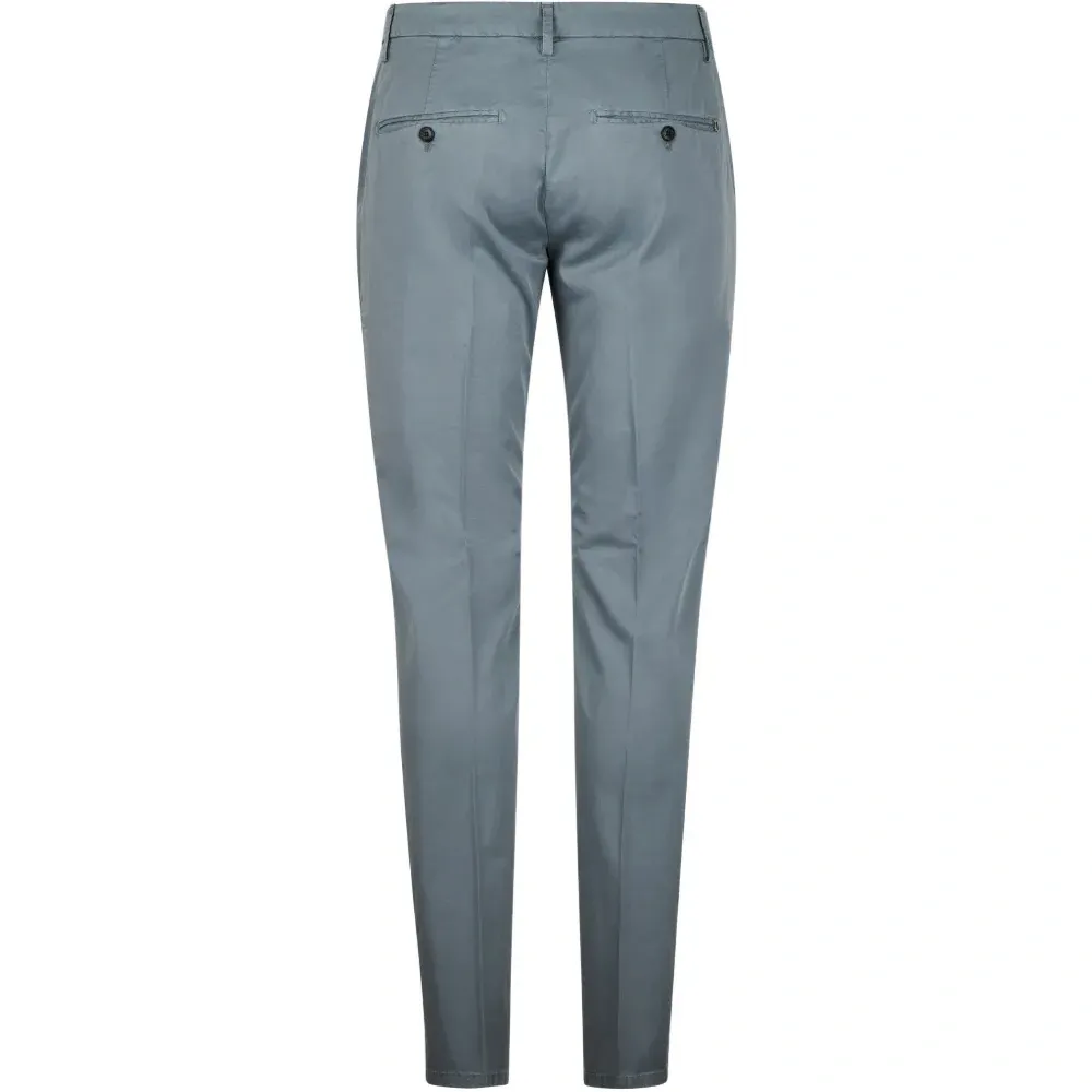 Брюки на пуговицах