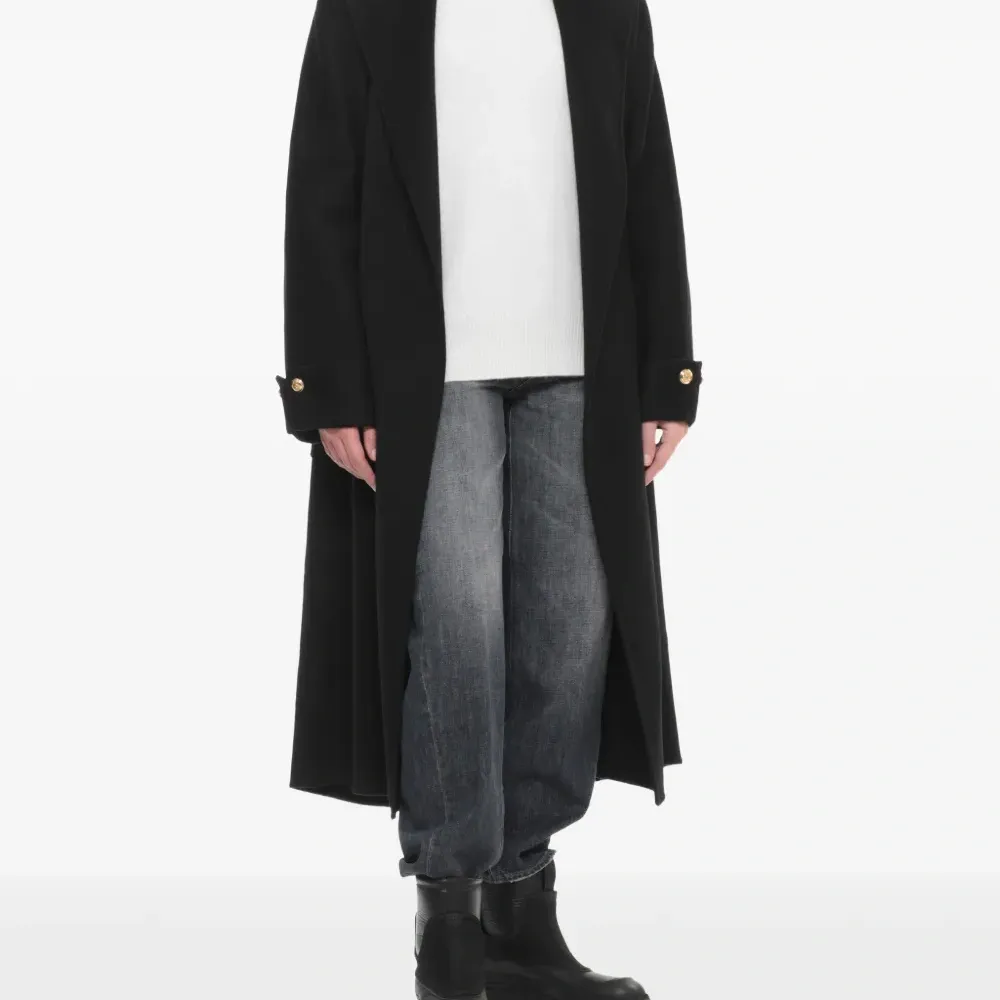 Ботинки с тиснённым логотипом и приподнятой подошвой