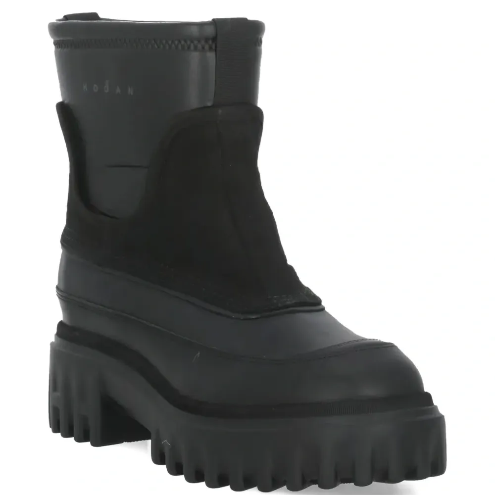 Ботинки с тиснённым логотипом и приподнятой подошвой