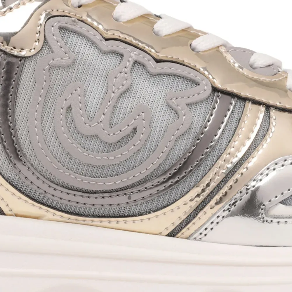 Кроссовки с нашивкой-логотипом