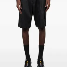 Шорты с накладными карманами