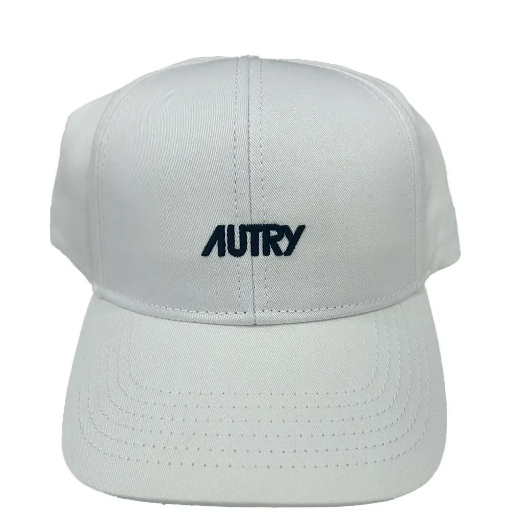 Бейсболка с вышитым логотипом