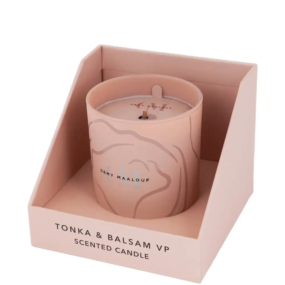 Ароматическая свеча с тонкой и бальзамом