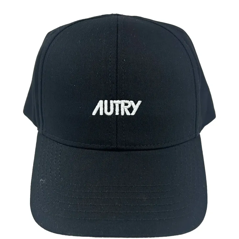 Бейсболка с вышитым логотипом