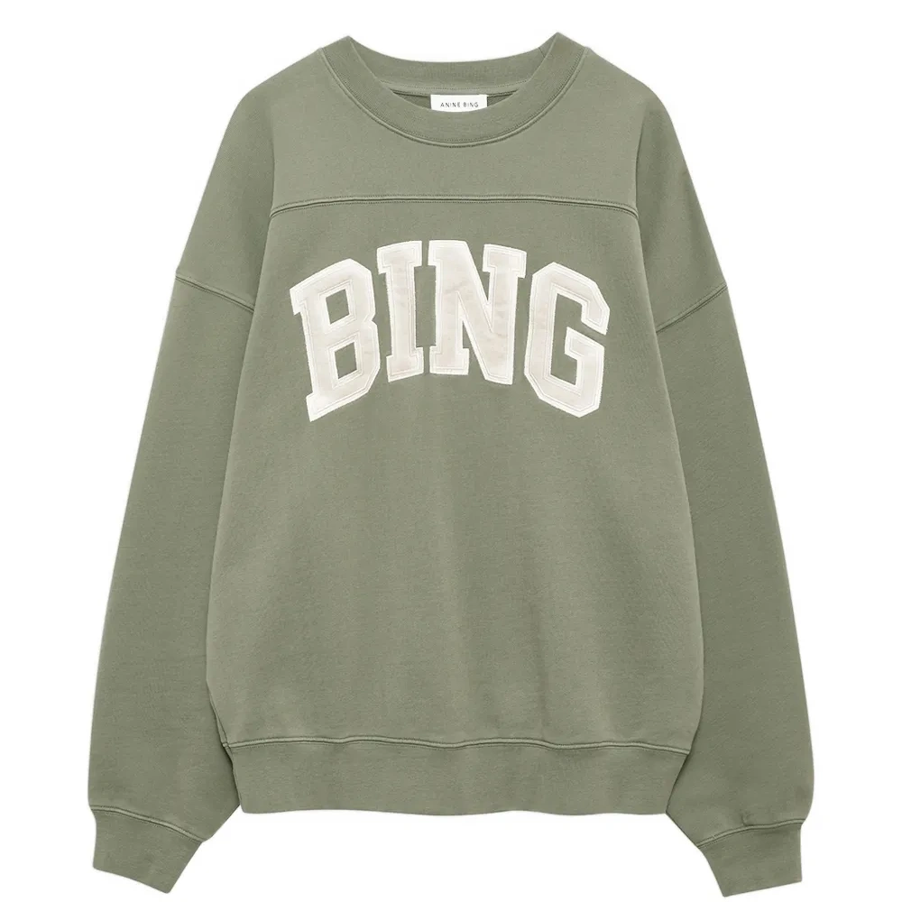 Толстовка с аппликацией