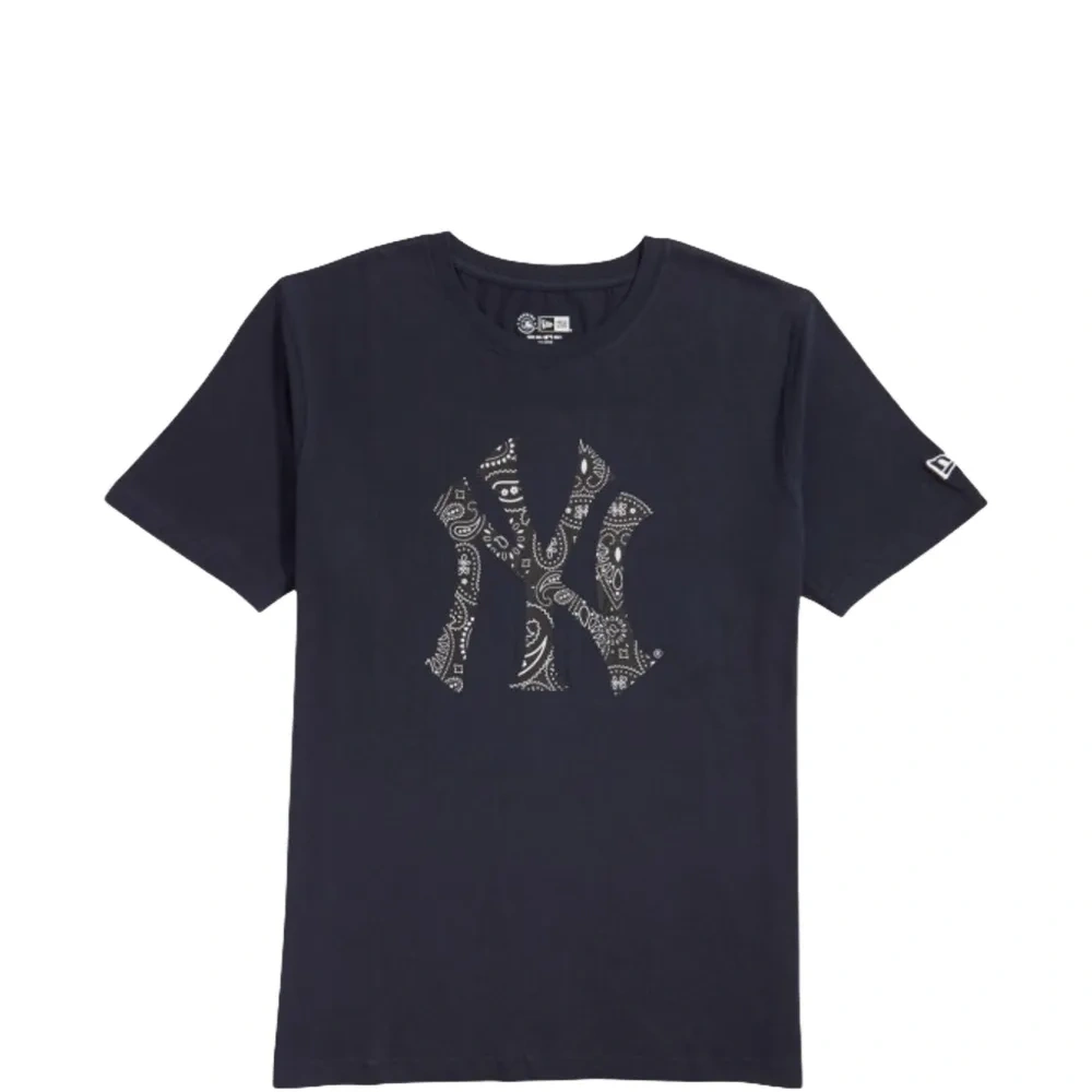 Футболка с элементами пейсли