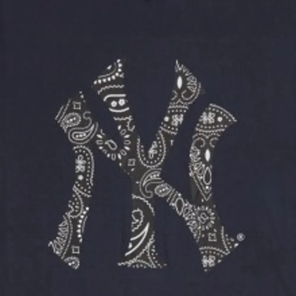 Футболка с элементами пейсли