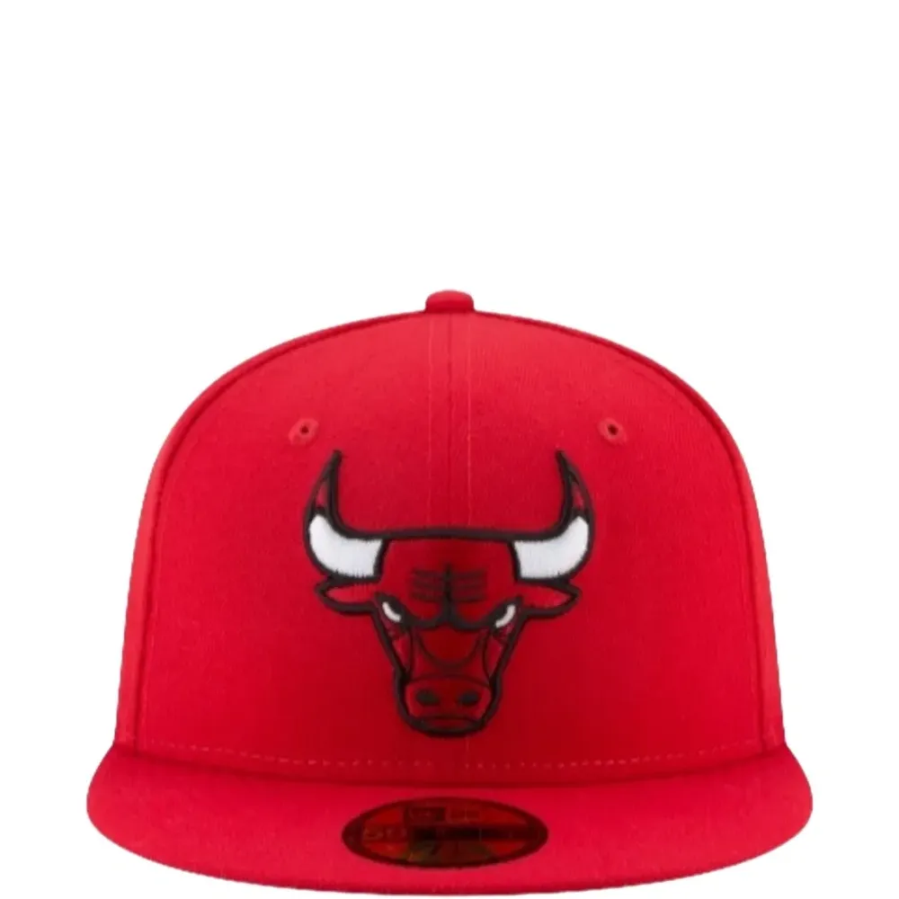 Бейсболка с вышитым логотипом Chicago Bulls