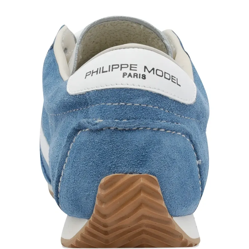 Замшевые кроссовки на шнуровке