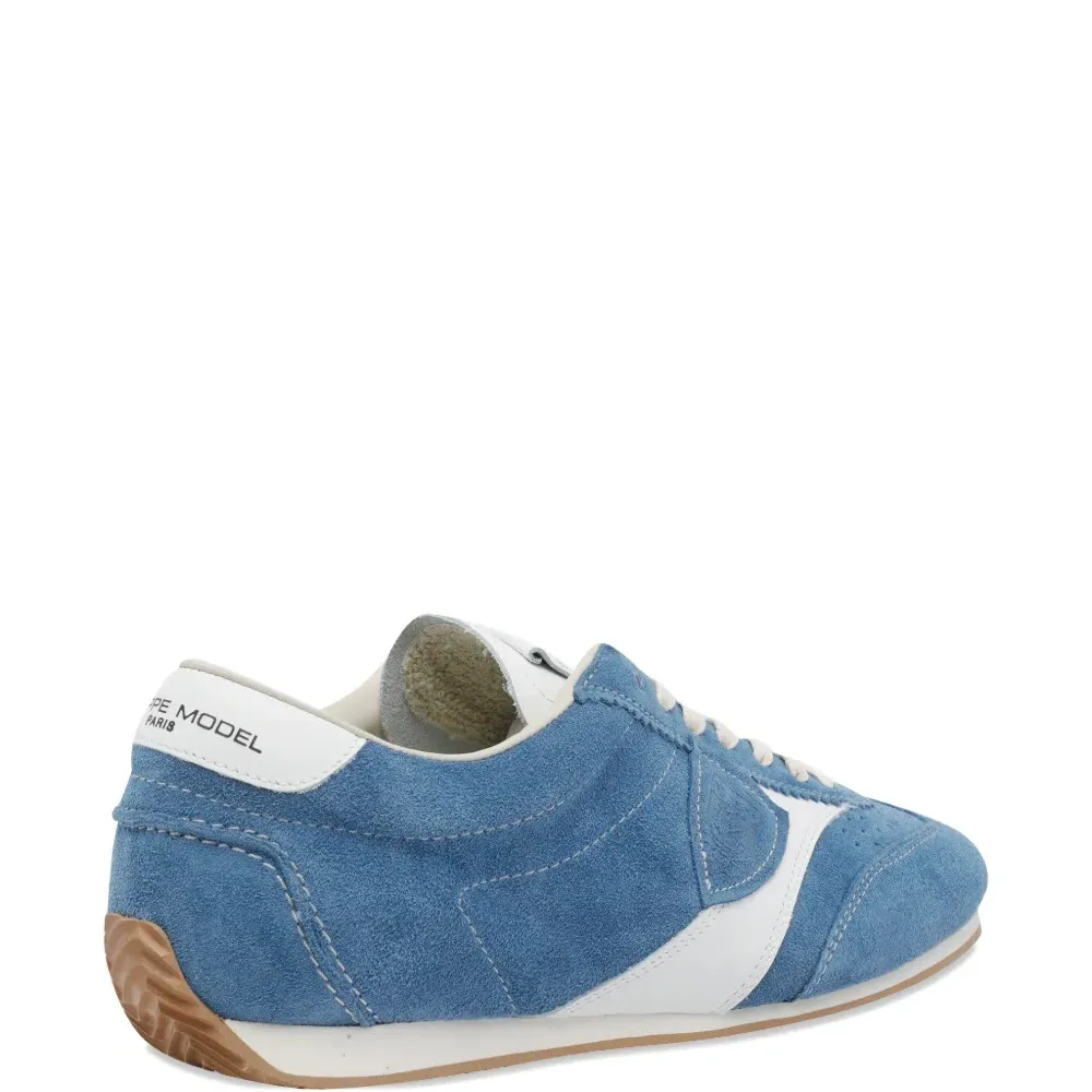 Замшевые кроссовки на шнуровке