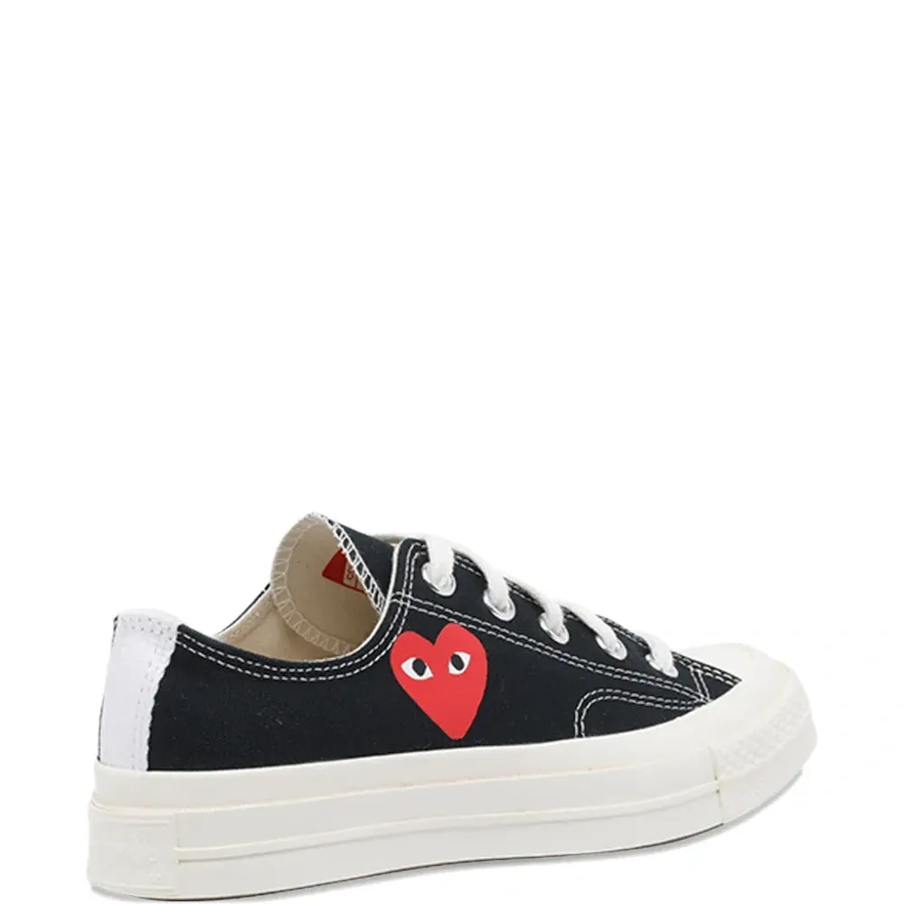 Кеды на шнуровке с логотипом в виде сердца