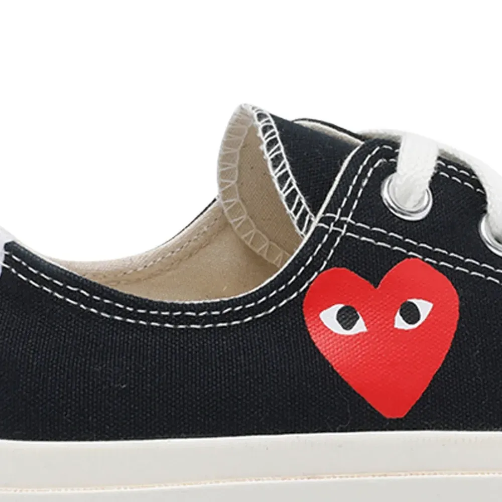 Кеды на шнуровке с логотипом в виде сердца