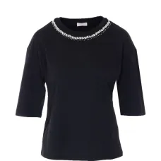 Футболка с круглым вырезом, украшенная кристаллами