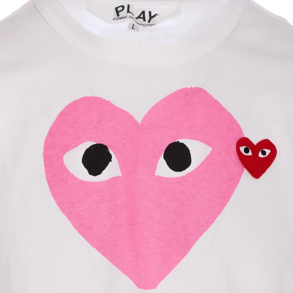 Футболка с нашивкой в виде сердечка