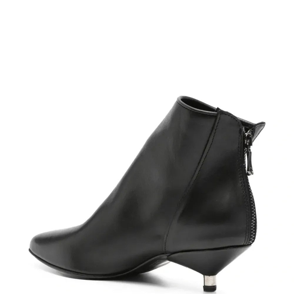 Остроносые ботинки