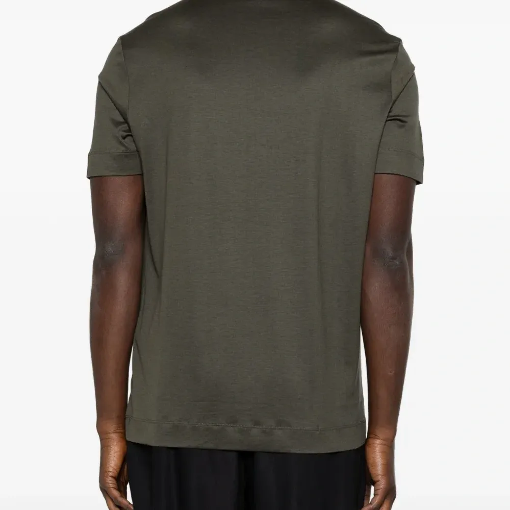 Футболка с нашивкой