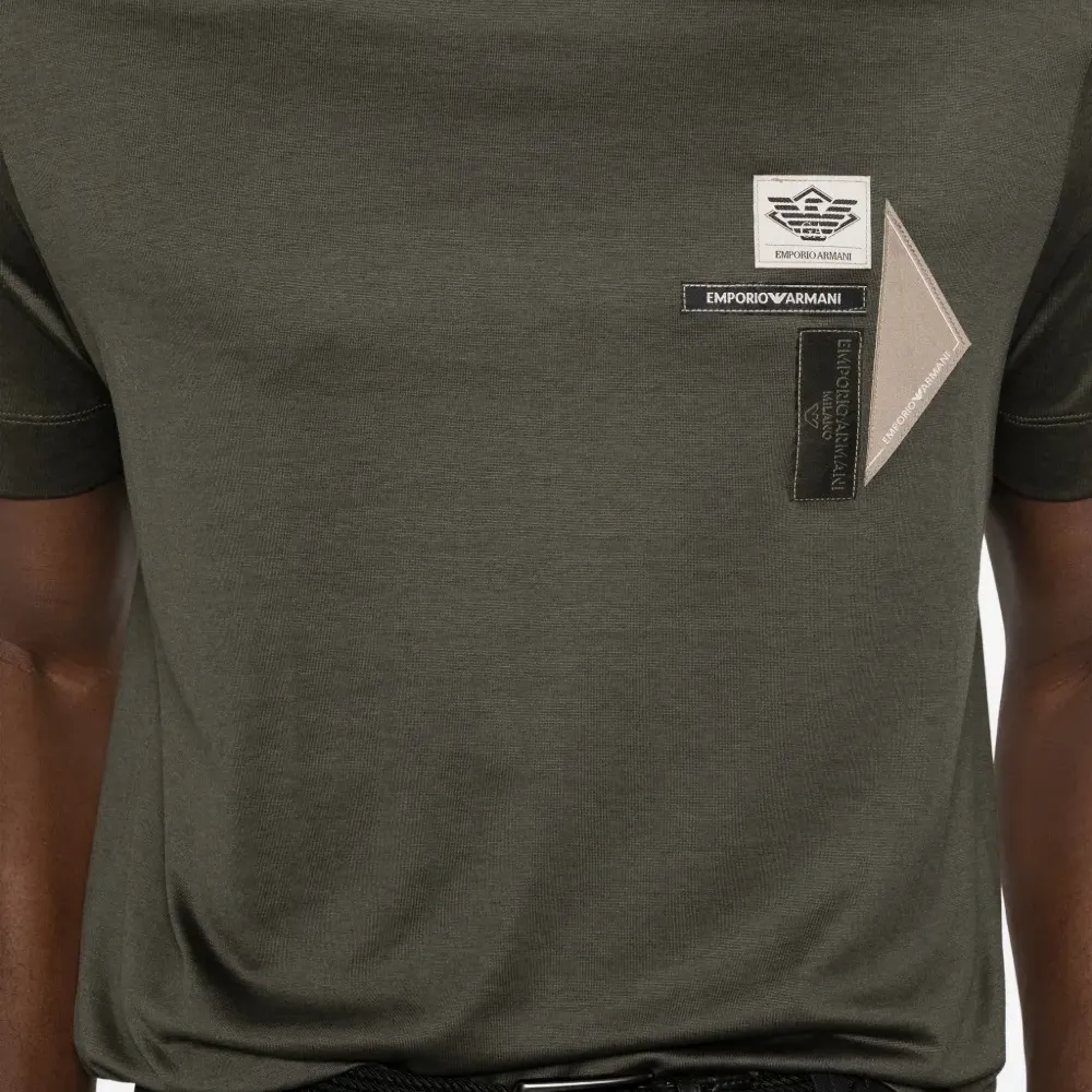 Футболка с нашивкой