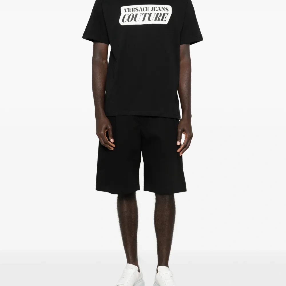 Футболка с логотипом