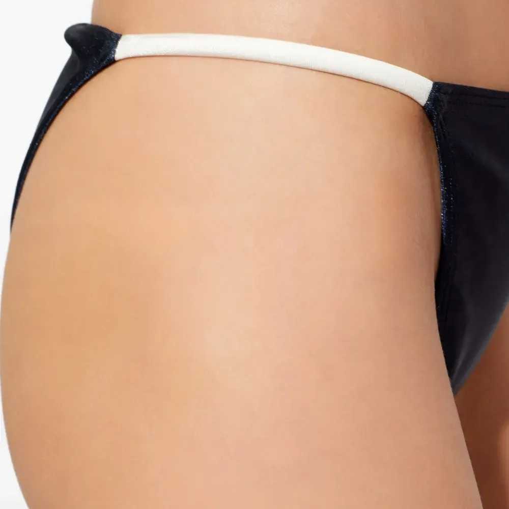 Бикини с треугольными чашечками на завязках