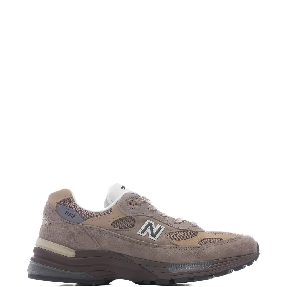 Кроссовки на шнуровке