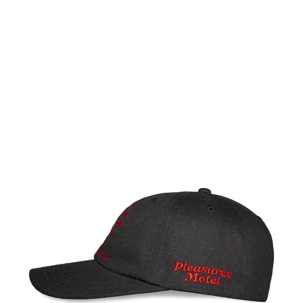 Бейсболка с вышивкой и регулируемым ремешком