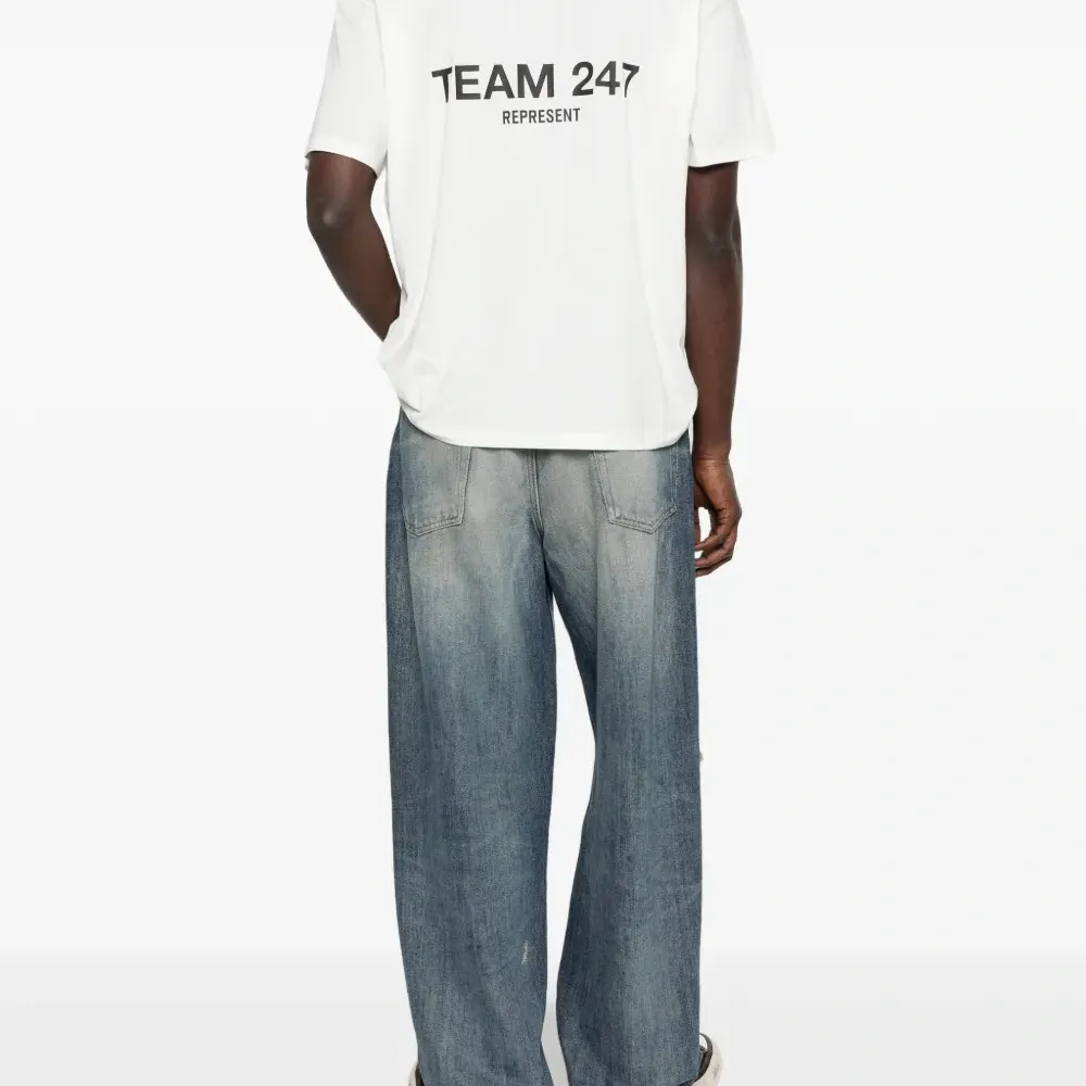 Футболка с круглым вырезом