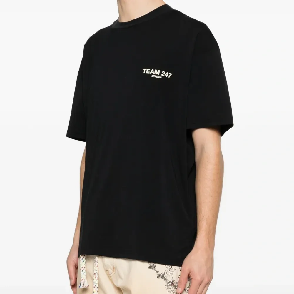 Футболка с круглым вырезом и короткими рукавами