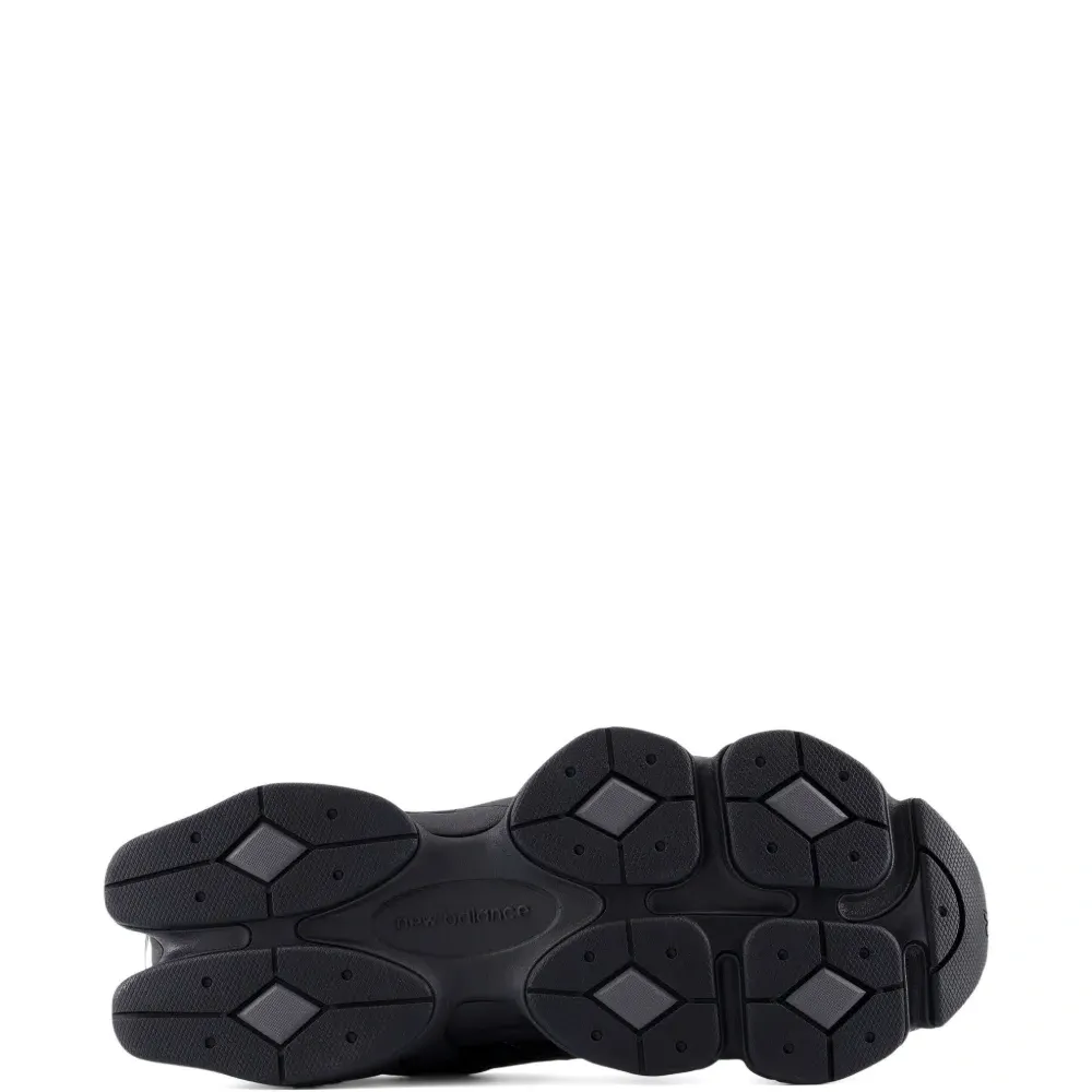 Кроссовки на шнуровке 9060