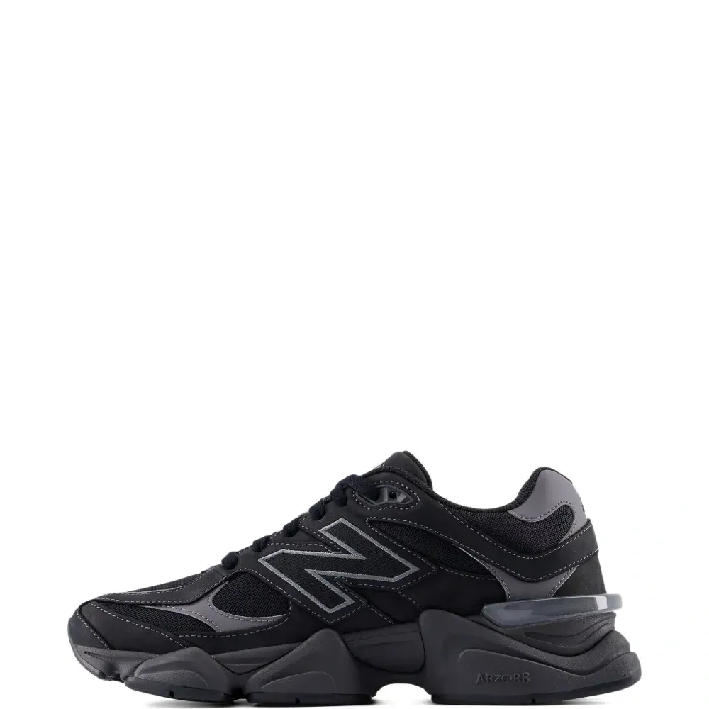 Кроссовки на шнуровке 9060