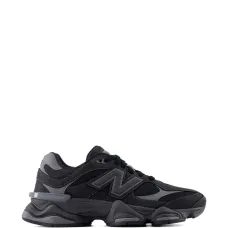 Кроссовки на шнуровке 9060