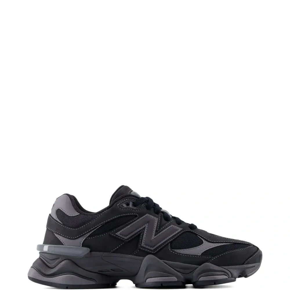 Кроссовки на шнуровке 9060