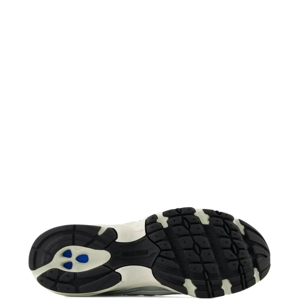 Кроссовки 740 на шнуровке