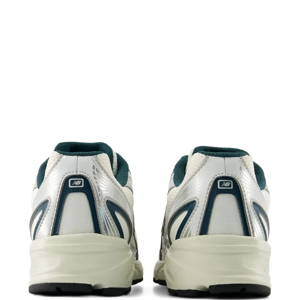 Кроссовки 740 на шнуровке