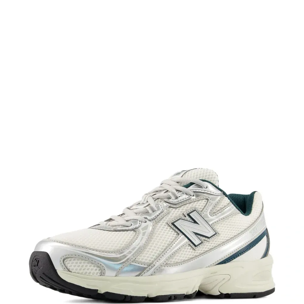 Кроссовки 740 на шнуровке