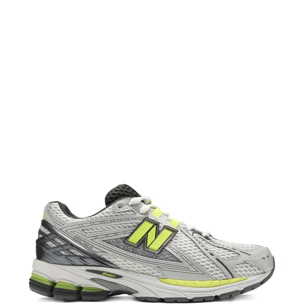 Кроссовки на шнуровке 1906R