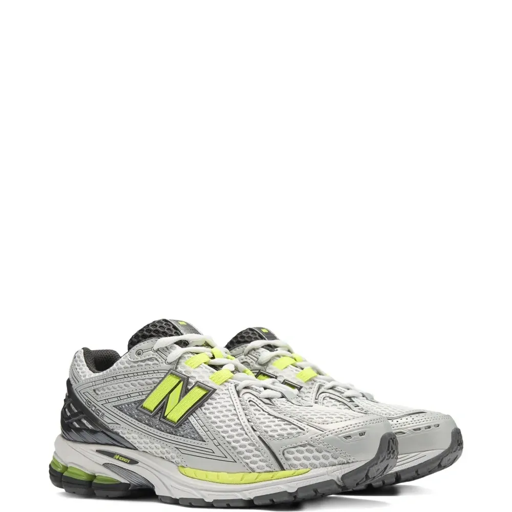 Кроссовки на шнуровке 1906R